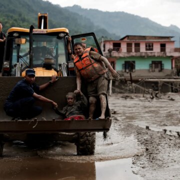 Nepal-Tibet översvämningar: Vad hände, vad orsakade dem och vem är försvunnen?

