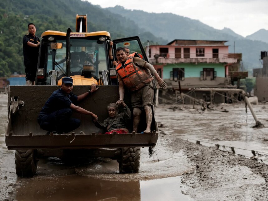 Nepal-Tibet översvämningar: Vad hände, vad orsakade dem och vem är försvunnen?

