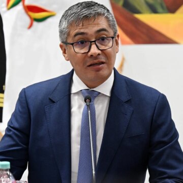 Bolivias president Rodrigo Paz sparkar ekonomiminister i oroligheterna

