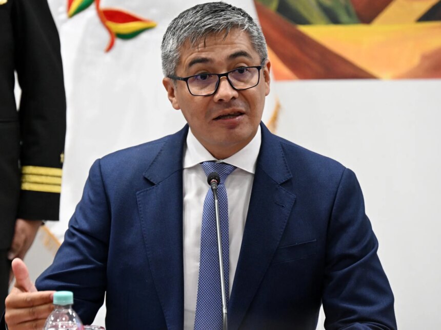 Bolivias president Rodrigo Paz sparkar ekonomiminister i oroligheterna

