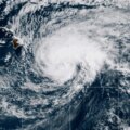 Den tropiska stormen Lala förväntas förstärkas när den närmar sig Hawaii

