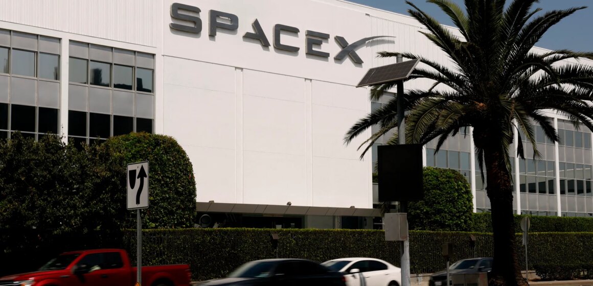 Elon Musks SpaceX rapporterar förluster men mindre än väntat

