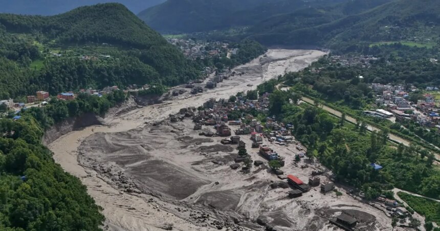 Foton: Lavinöversvämningar dödar åtta, hundratals saknas i Nepals Himalaya | Vädernyheter
