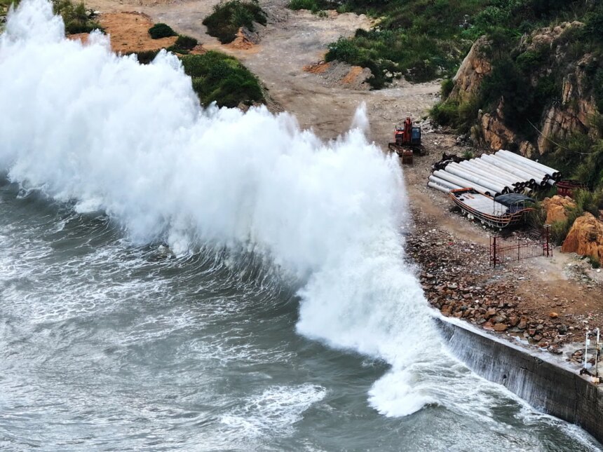 Inställda flyg, evakueringar som Kina stödjer Typhoon Dolphin

