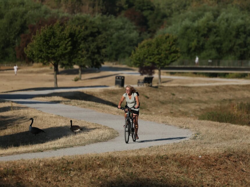 Mer än 135 miljoner människor i Europa möter temperaturer över 35C

