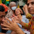Nepal tävlar för att rädda instängda arbetare, eftersom antalet döda i översvämningar överstiger 900

