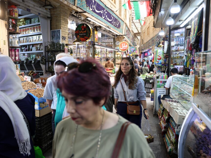 Nya amerikanska sanktioner signalerar Trumps desperation mot Iran, säger experter

