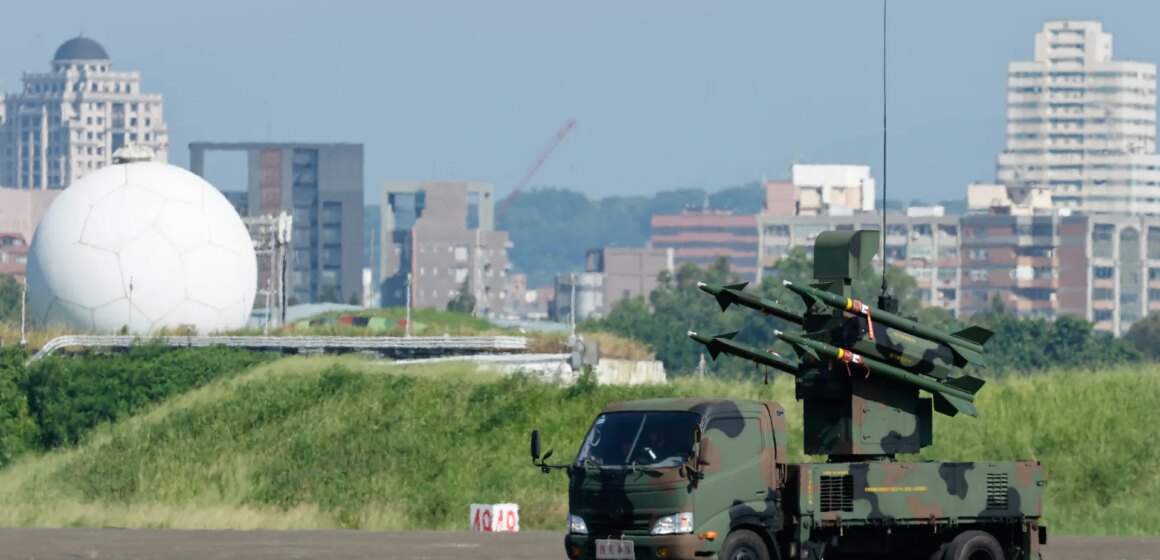 Taiwan passerar försvarsbudgeten efter rekordförsening, behåller drönarfinansiering

