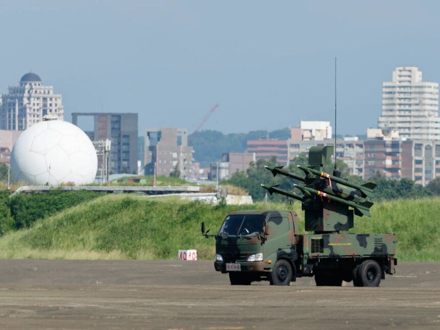 Taiwan passerar försvarsbudgeten efter rekordförsening, behåller drönarfinansiering

