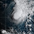 Tropical Storm Moke avancerar mot Hawaii med kraftigt regn, hårda vindar


