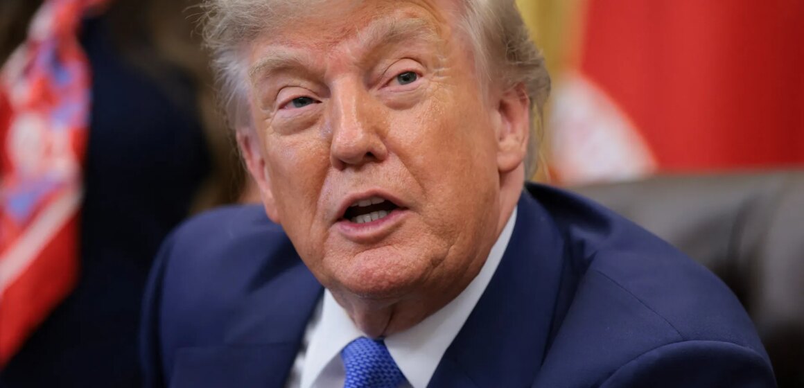 Trump kräver kompensation från Iran medan samtalen om Hormuzsundet fortsätter

