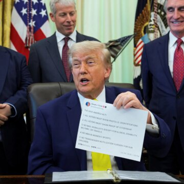 Trumps mediebolag rapporterar en förlust på 238 miljoner dollar Trumps mediebolag rapporterar en förlust på 238 miljoner dollar
