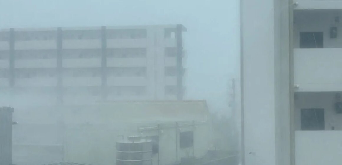 Typhoon Dolphin susar mot Japan: Tracker, uppdateringar och vad du Typhoon Dolphin susar mot Japan: Tracker, uppdateringar och vad du kan förvänta dig