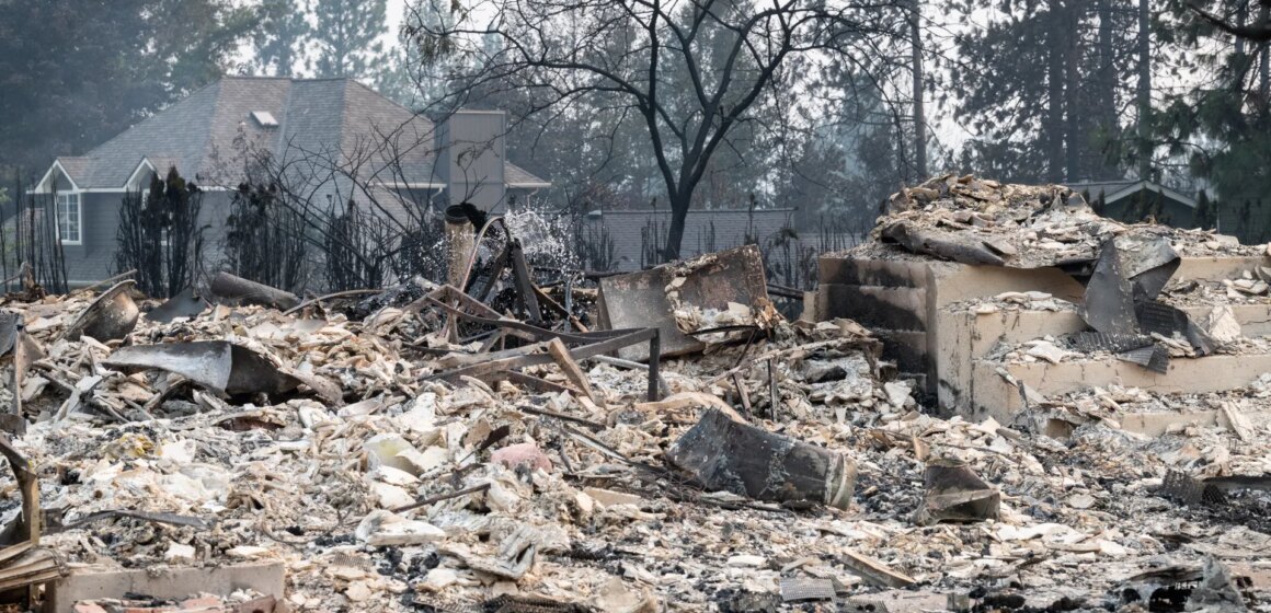 USA griper misstänkt för skogsbrand i Spokane när tiotusentals flyr från eld


