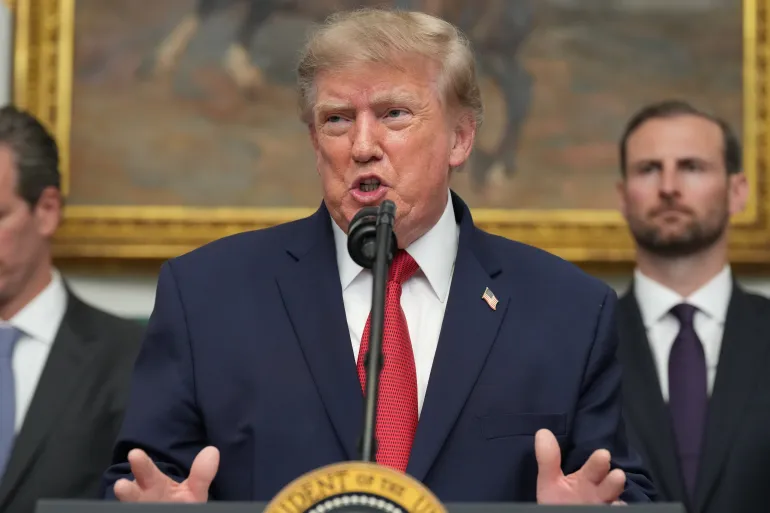 President Donald Trump talar under ett möte med teknikledare i Roosevelt-rummet i Vita huset, onsdagen den 19 augusti 2026 i Washington. (AP Photo/Jacquelyn Martin)