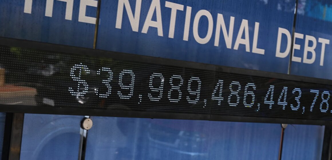 USA:s statsskuld passerar rekord 40 biljoner dollar USA:s statsskuld passerar rekord 40 biljoner dollar