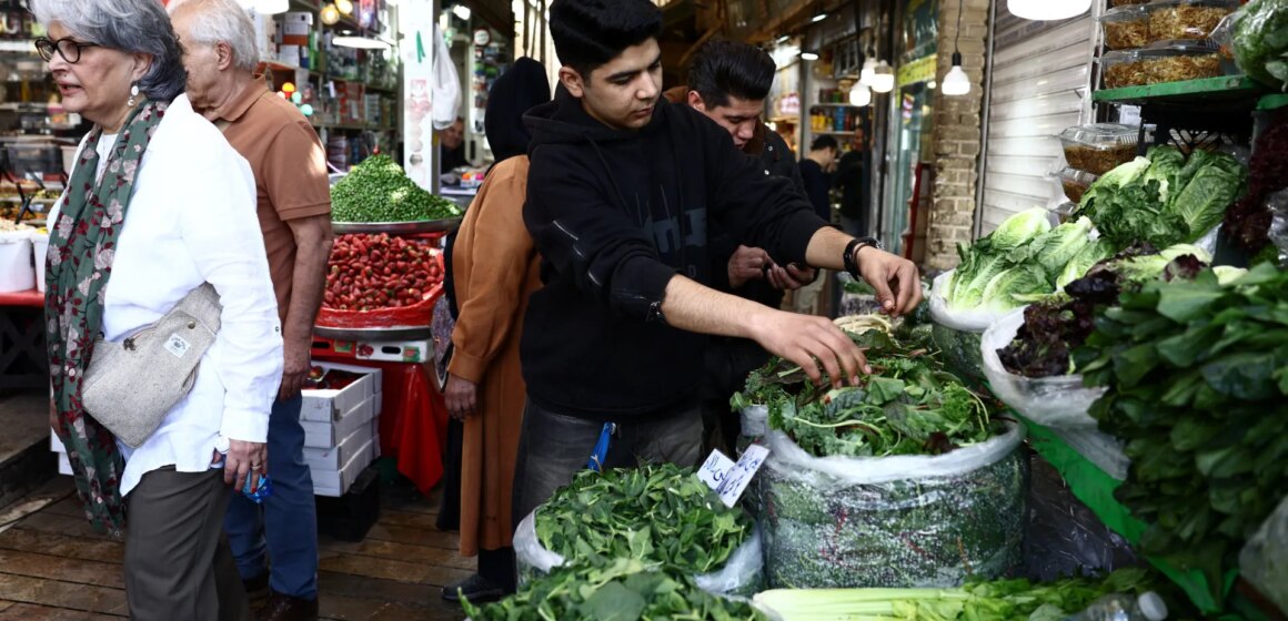Vad du kan förvänta dig när Iran bereder sig på nya amerikanska ekonomiska åtgärder mitt i krig

