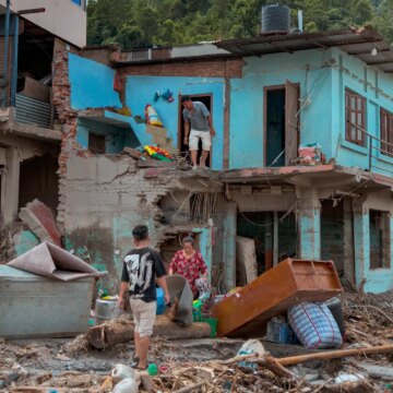 Varför Nepal står inför ytterligare ett översvämningshot från en ny sjö vid Kinas gräns

