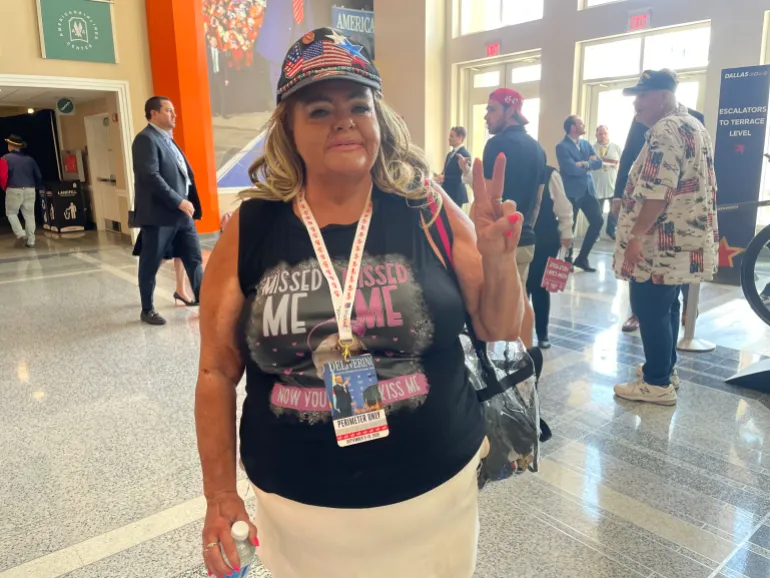 Lubbock-bo Ronnda Law var bland deltagarna vid den republikanska Midterm Convention i Dallas, Texas