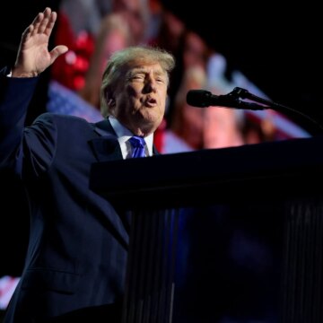 Kommer Trump att betala alla amerikanska vuxna 5 000 dollar? Vissa Trump-anhängare är skeptiska

