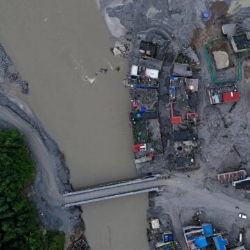 Översvämningar och jordskred dödar minst 56 människor i Indien, 12 i Nepal

