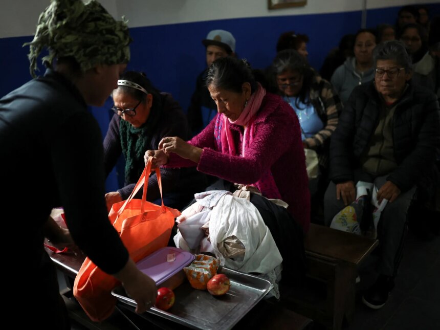 Argentinas fattigdom stiger till 32 procent under Milei med mer smärtprognos

