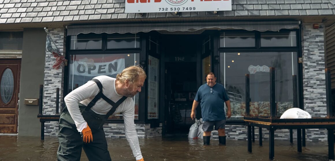 Kraftfull storm översvämmar nordöstra USA, orsakar strömavbrott

