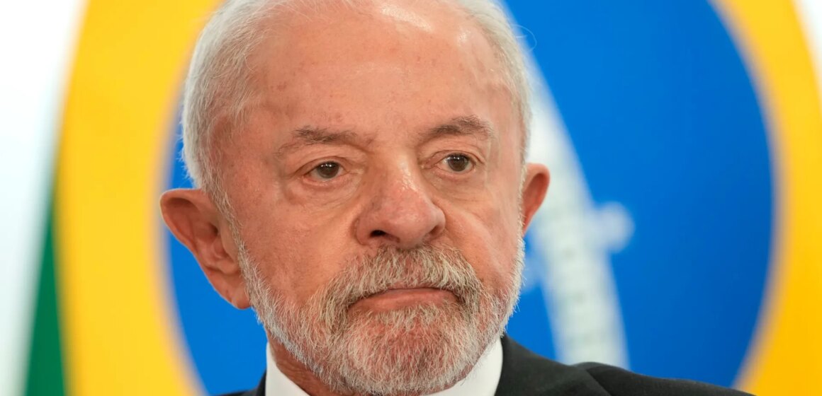 Brasiliens Lula tillkännager välfärdsökningar inför presidentvalet Brasiliens Lula tillkännager välfärdsökningar inför presidentvalet