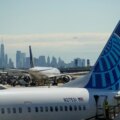 FAA stoppar flyg till stora amerikanska östkustflygplatser på grund av avbrott

