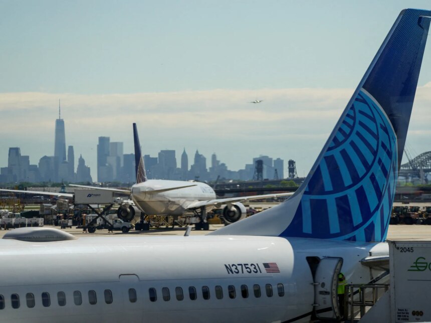 FAA stoppar flyg till stora amerikanska östkustflygplatser på grund av avbrott

