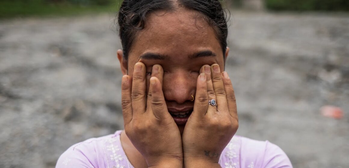 Foton: Överlevande översvämningar i Nepal hittar få spår av tidigare liv | Nyheter om översvämningar
