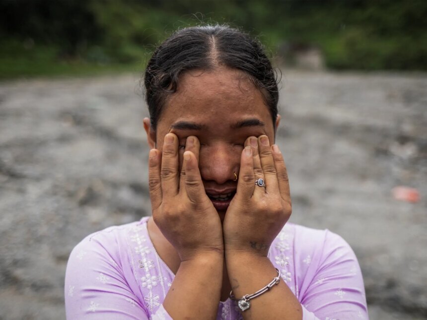 Foton: Överlevande översvämningar i Nepal hittar få spår av tidigare liv | Nyheter om översvämningar
