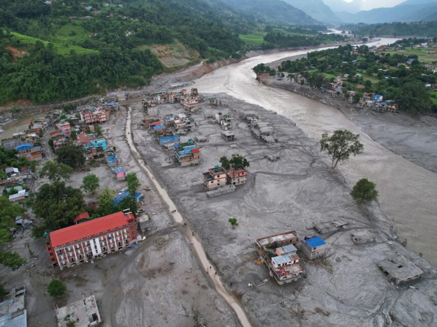 Klimatförändringarna hade stor roll i att utlösa översvämningar i Nepal, säger forskare

