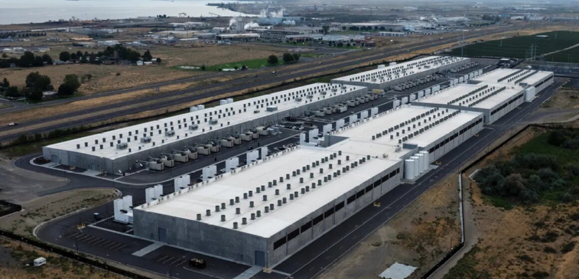 "Let Data Reign": Trump förnekar motstånd mot datacenter i USA

