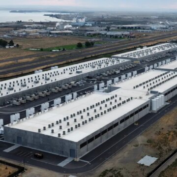 "Let Data Reign": Trump förnekar motstånd mot datacenter i USA

