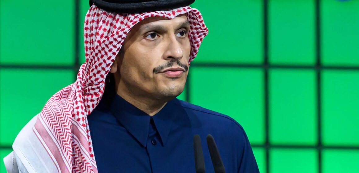 Qatars premiärminister beskriver nedfallet från USA-Israels krig mot Iran som "jordbävning"

