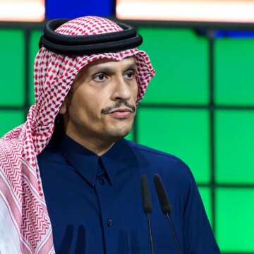 Qatars premiärminister beskriver nedfallet från USA-Israels krig mot Iran som "jordbävning"

