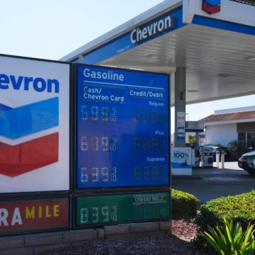 Stigande bensinkostnader driver kraftig inflationsökning i USA i augusti

