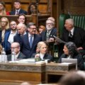Storbritanniens premiärminister Burnham möter första parlamentsgrillning och lovar att "få tillbaka hoppet"

