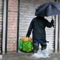 Tunisiens översvämningar stör huvudstaden eftersom kraftigt regn fångar bilister och invånare

