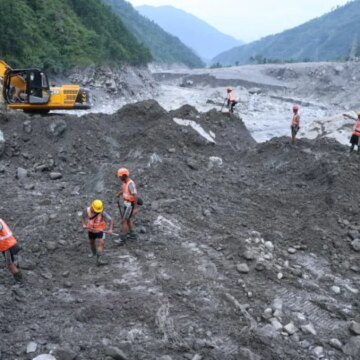 Tunnelfällor i Nepal hindrar översvämningsräddning: Hur många är döda eller saknade?


