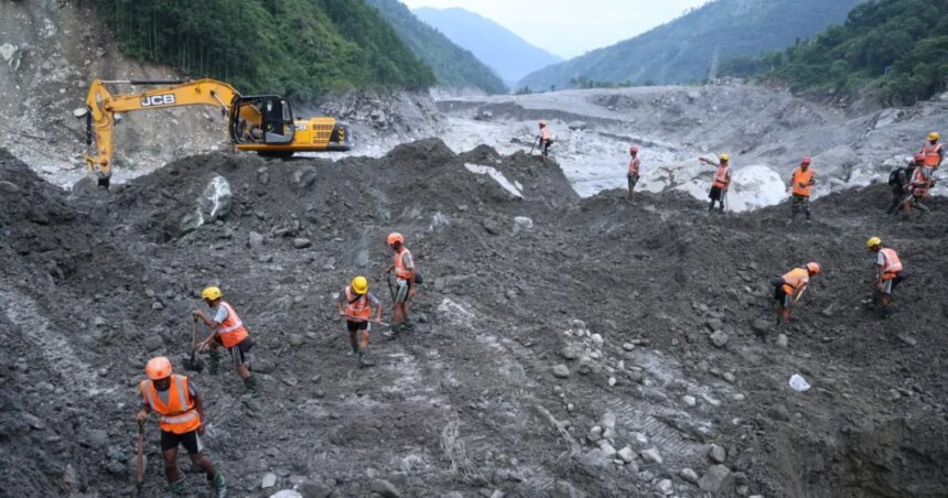 Tunnelfällor i Nepal hindrar översvämningsräddning: Hur många är döda eller saknade?

