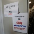 Vita huset återställer CNN, MS NOW, Politico tillgång efter timmar av kaos

