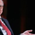 Warren Buffett avgår som Berkshire Hathaways ordförande

