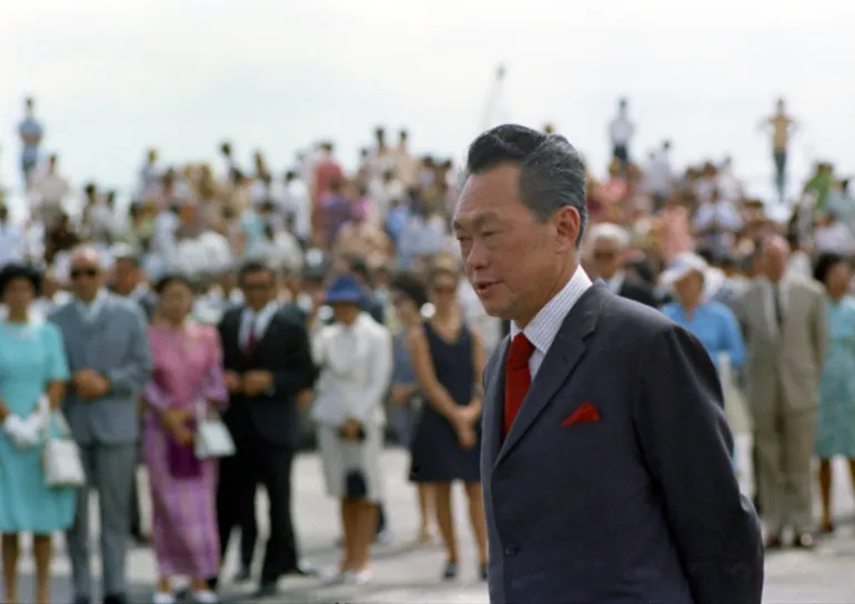 Premiärminister Lee Kuan Yew hälsas på en mottagning i Singapore 1972