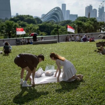 Singapore blir matchmaker mitt i födelsetalen på botten

