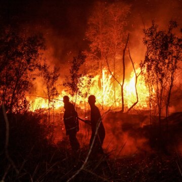 Fyra dödades när Indonesien bekämpade de värsta skogsbränderna på mer Fyra dödades när Indonesien bekämpade de värsta skogsbränderna på mer än ett decennium