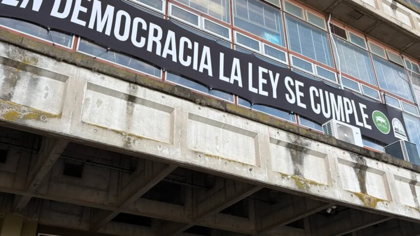 Argentinska studenter protesterar på campus över Mileis åtstramningar


