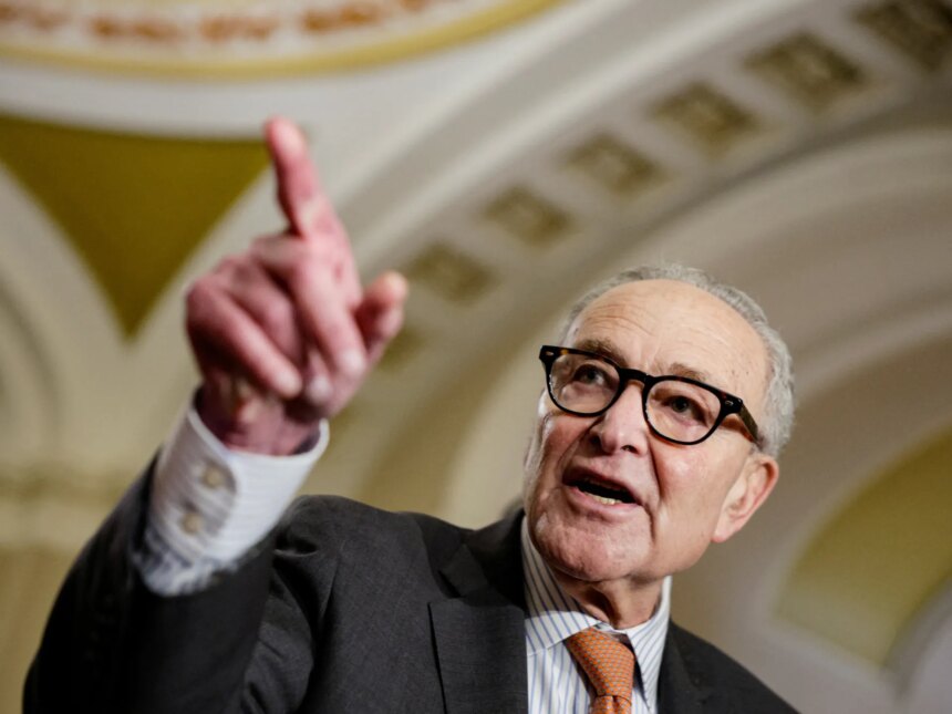 Chuck Schumer uppmanar FCC att blockera AI-robocalls före val Chuck Schumer uppmanar FCC att blockera AI-robocalls före val