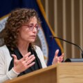 Demokratisk FCC-medlem varnar för risker för AI-robocall desinformation i USA

